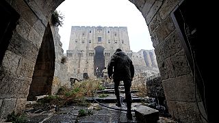 Aleppo: fighting resumes after civilian evacuation is delayed