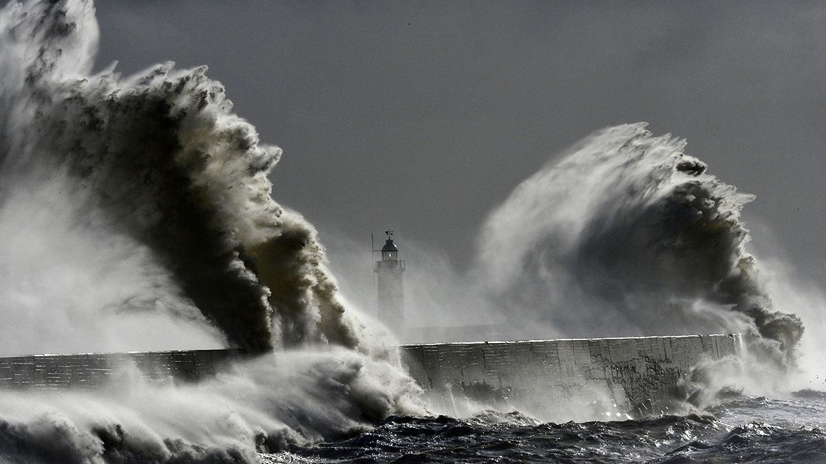 Giant wave in European waters 'breaks world record'