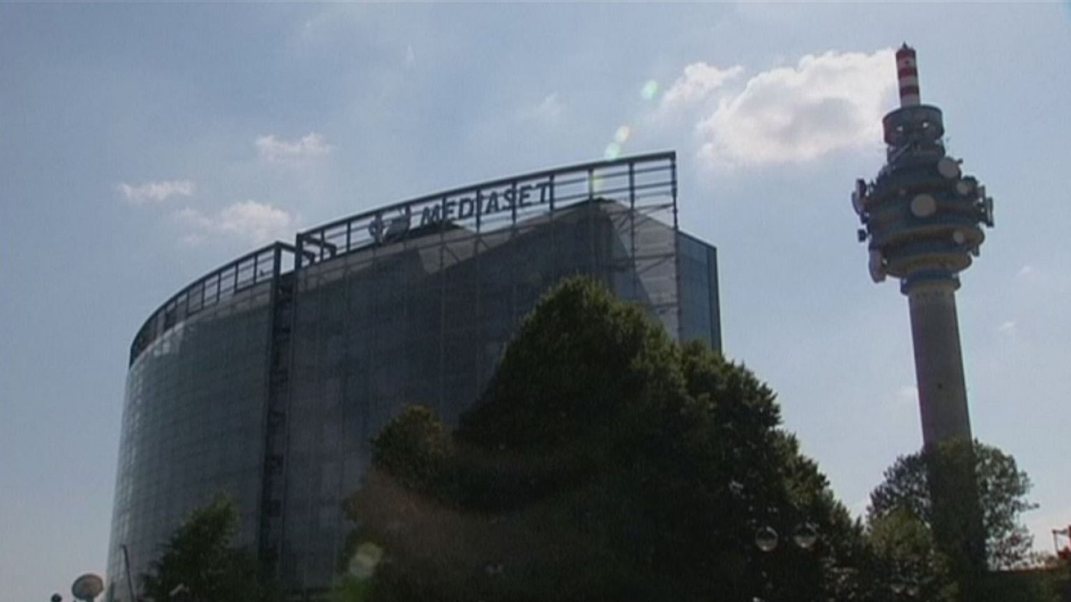 Vivendi y Mediaset, en guerra abierta por una OPA hostil del primero