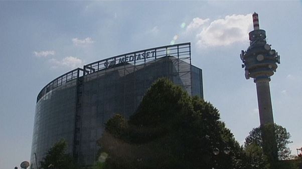 Scalata Mediaset: braccio di ferro tra Vivendi e Fininvest Scalata Mediaset: braccio di ferro tra Vivendi e Fininvest