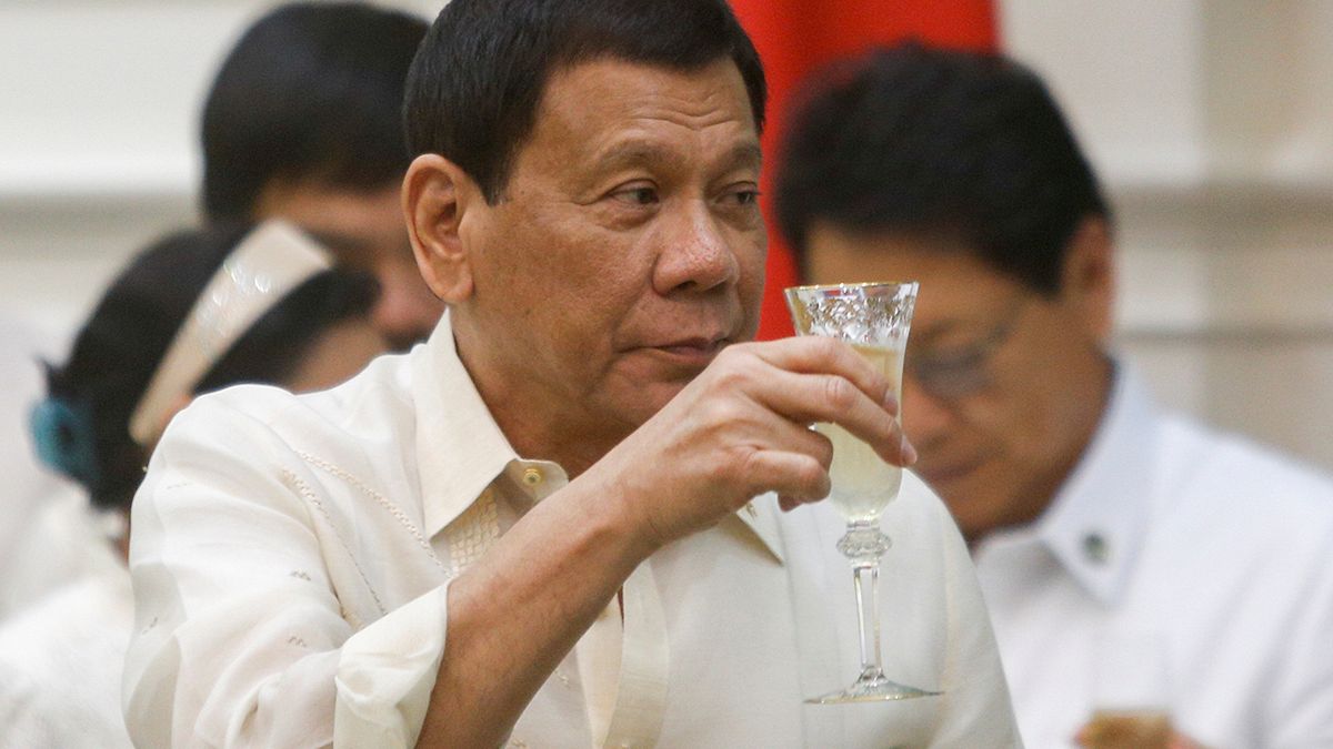Személyesen is ölt a Fülöp-szigetek elnöke