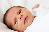 El Reino Unido, primer país que autoriza la fecundación de bebés de tres padres