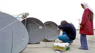 تلویزیون ماهواره‌ای و اینترنت در ایران؛ ارتباطات و پیامدها