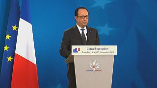 Hollande: a lakosság védelme az első most Szíriában