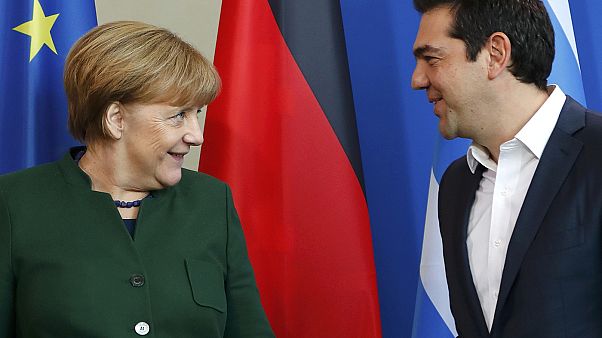 ألكسيس تسيبراس في برلين لمناقشة "مكافأة المتقاعدين" التي أقرها البرلمان اليوناني ألكسيس تسيبراس في برلين لمناقشة "مكافأة المتقاعدين" التي أقرها البرلمان اليوناني