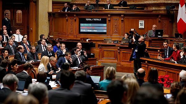 البرلمان السويسري يصوت على قانون جديد حول تنظيم الهجرة البرلمان السويسري يصوت على قانون جديد حول تنظيم الهجرة