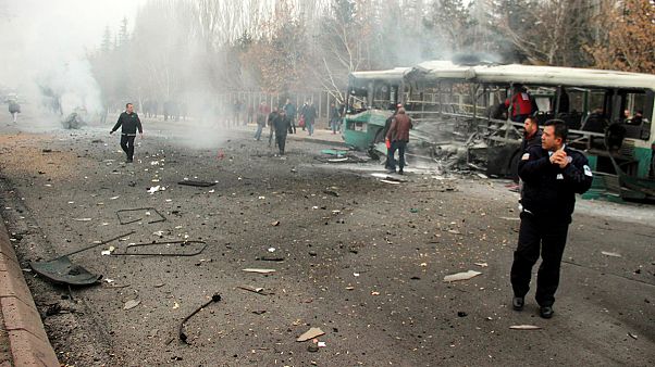 Турция: взорван автобус с военными Турция: взорван автобус с военными