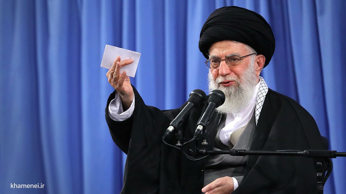 واکنش تند رهبر ایران به سخنان ترزا می: بی‌شرمانه می‌گویند ایران تهدید است