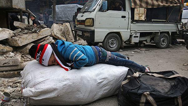 Alep-Est : des milliers d'habitants toujours dans l'attente d'un départ Alep-Est : des milliers d'habitants toujours dans l'attente d'un départ
