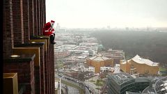 Spektakel in Berlin: Abwärts mit dem Weihnachtsmann