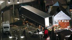 Polizei: Lkw vorsätzlich auf Berliner Weihnachtsmarkt gesteuert