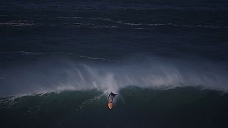 Surf: Mitchell, Burle e Macedo brilham na primeira edição do Nazaré Challenge