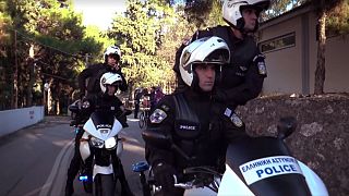 Εορταστικό Mannequin Challenge της ελληνικής αστυνομίας
