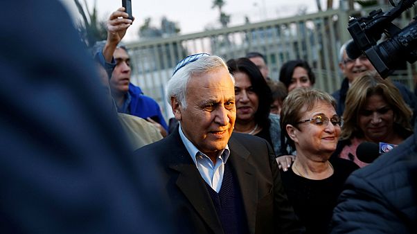 Tecavüzden mahkum olan İsrail eski Cumhurbaşkanı Katsav erken tahliye oldu Tecavüzden mahkum olan İsrail eski Cumhurbaşkanı Katsav erken tahliye oldu
