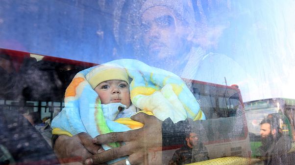 Siria: l'evacuazione da Aleppo Est continua, ma ostacolata dalla neve Siria: l'evacuazione da Aleppo Est continua, ma ostacolata dalla neve