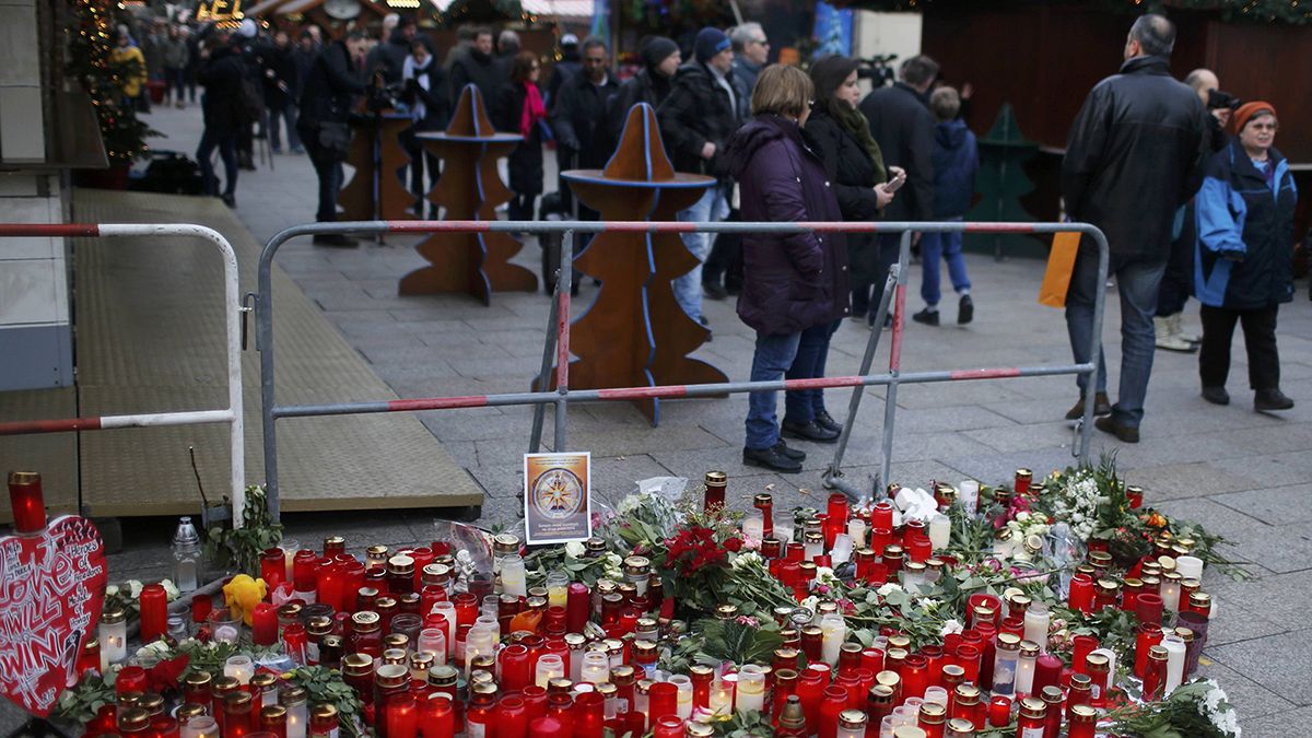 Ataque de Berlim: Mercado de Natal da Breitscheidplatz reabre em silêncio