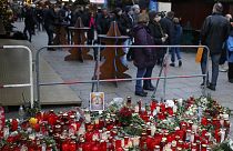 Ataque de Berlim: Mercado de Natal da Breitscheidplatz reabre em silêncio