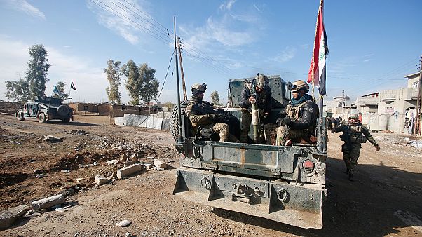 Iraq: triplice attentato a Mosul, almeno 25 morti Iraq: triplice attentato a Mosul, almeno 25 morti