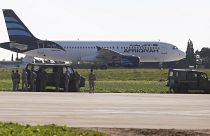 Malta, aereo libico dirottato: allarme rientrato, il dirottatore si è consegnato alla polizia