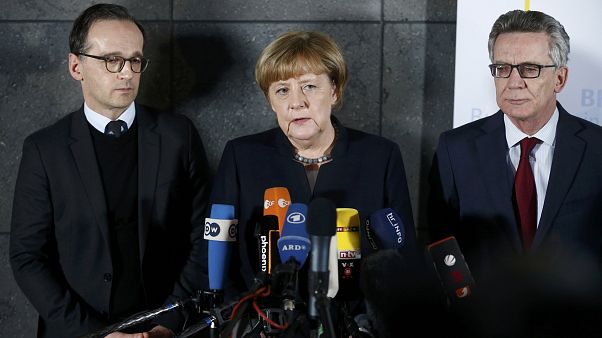 Αύξηση των απελάσεων προανήγγειλε η Μέρκελ μετά την επίθεση στο Βερολίνο Αύξηση των απελάσεων προανήγγειλε η Μέρκελ μετά την επίθεση στο Βερολίνο