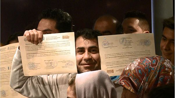 «Ομιλείτε ελληνικά»: Η γλώσσα διαβατήριο για την ένταξη των προσφύγων «Ομιλείτε ελληνικά»: Η γλώσσα διαβατήριο για την ένταξη των προσφύγων