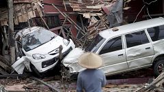 Image: Tsunami hits Sunda Strait in Western Indonesia