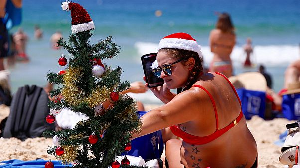 Babbo Natale Australia.Natale In Bikini Al Bondi Beach In Australia Euronews