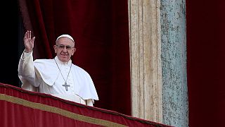 Pope Francis makes Christmas plea for peace