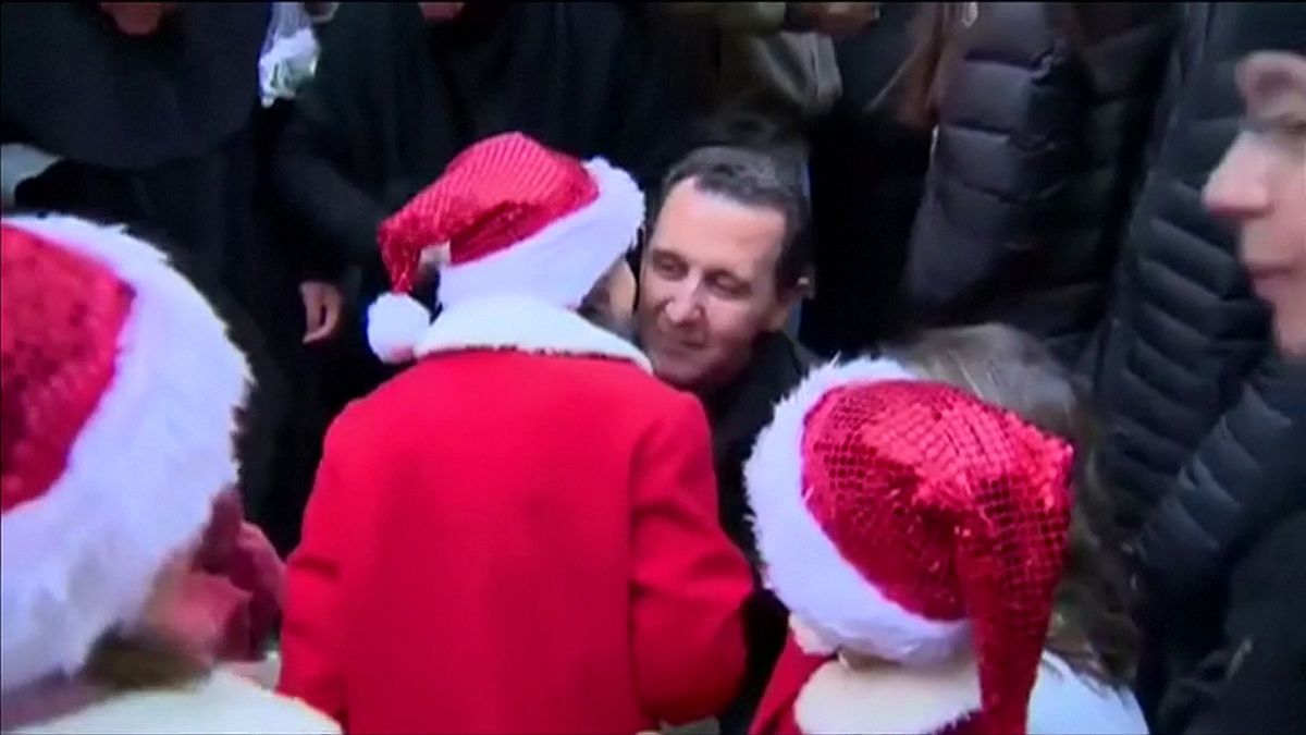 Família al-Assad visita convento a norte de Damasco no dia de Natal