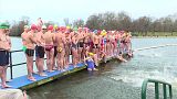 Bain de Noël dans le lac Serpentine