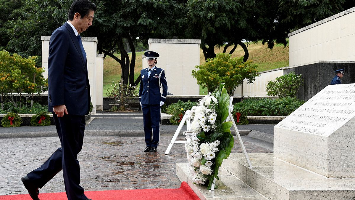 Ιστορική επίσκεψη του Ιάπωνα πρωθυπουργού, Σίνζο Άμπε, στο Περλ Χάρμπορ