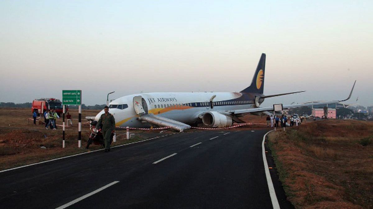 Un avión de Jet Airways se sale de la pista en un aeropuerto de la India