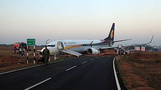 Panik bei Passagieren: Flugzeug dreht sich um sich selbst