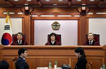 Güney Kore'de iktidar partisinden toplu istifa