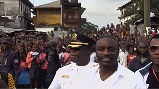 Le rappeur sénégalais Akon annonce avoir réuni 1 milliard de dollars pour développer l'Afrique.