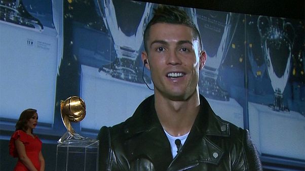 Cristiano Ronaldo e Fernando Santos garantem mais um troféu para a coleção Cristiano Ronaldo e Fernando Santos garantem mais um troféu para a coleção