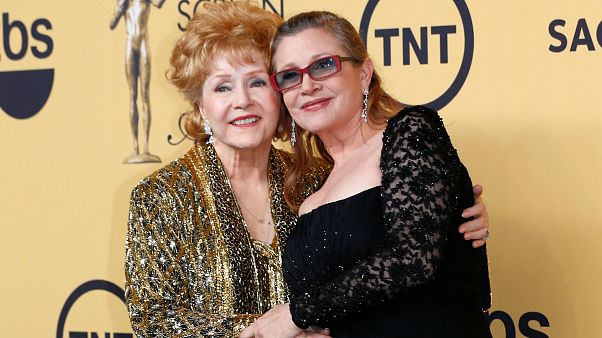 Homenagens conjuntas a Debbie Reynolds e Carrie Fisher Homenagens conjuntas a Debbie Reynolds e Carrie Fisher