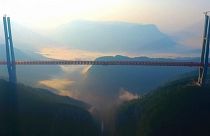 В Китае открылось движение по самому высокому мосту в мире