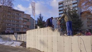 Tensión entre albanokosovares y serbokosovares a causa de un polémico muro