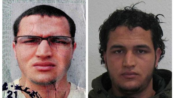 الشرطة الإيطالية تداهم منازل بحثا عن أشخاص على صلة بالعامري الشرطة الإيطالية تداهم منازل بحثا عن أشخاص على صلة بالعامري