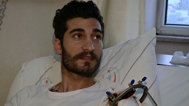 لبناني أحد الناجين من الهجوم الدموي على الملهى الليلي في اسطنبول يدلي بشهادته لبناني أحد الناجين من الهجوم الدموي على الملهى الليلي في اسطنبول يدلي بشهادته