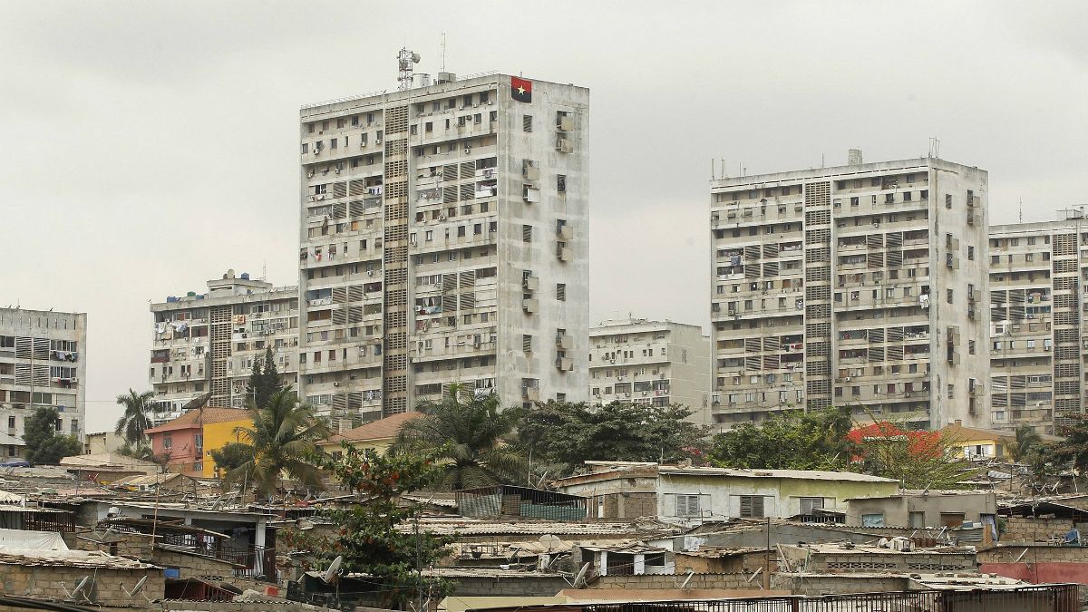 Moedas de Angola e Moçambique entre as 10 mais desvalorizadas em 2016
