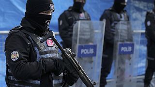 Θρήνος και οργή για τους 39 νεκρούς της επίθεσης στην Κωνσταντινούπολη