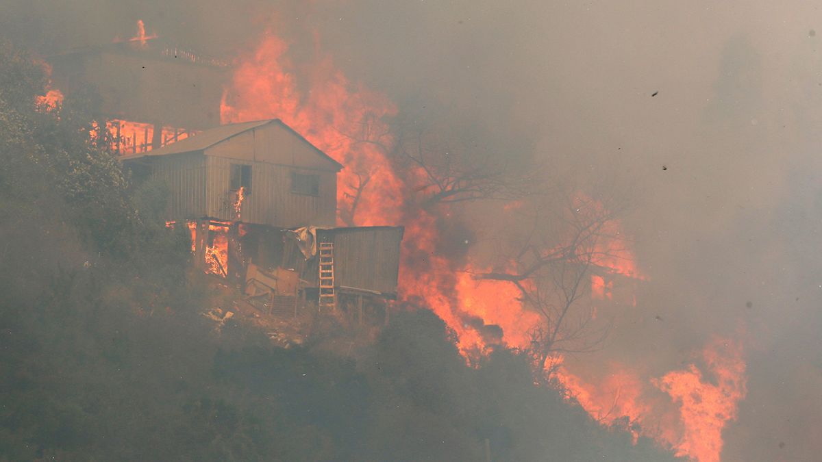 Hatalmas tűz a chilei Valparaísóban