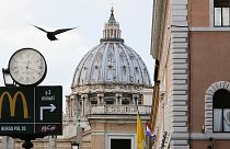 McDonalds Vatikan'ın göbeğinde şube açtı