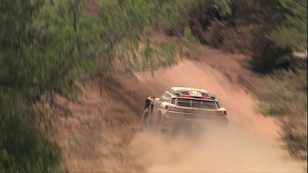 Fransız Loeb Dakar Rallisi'nde liderliği ele aldı Fransız Loeb Dakar Rallisi'nde liderliği ele aldı