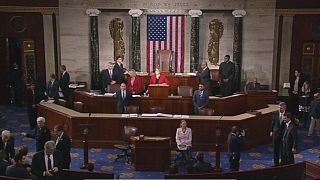 США: Конгресс начал работу с уступки Трампу