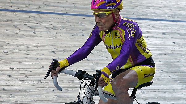 Ciclismo: Marchand stabilisce il nuovo record dell'ora a 105 anni Ciclismo: Marchand stabilisce il nuovo record dell'ora a 105 anni