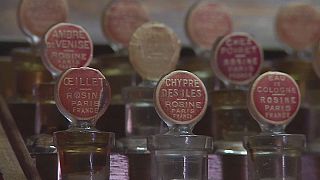 Parfüm archívum: a múlt és a jelen illatai üvegbe zárva