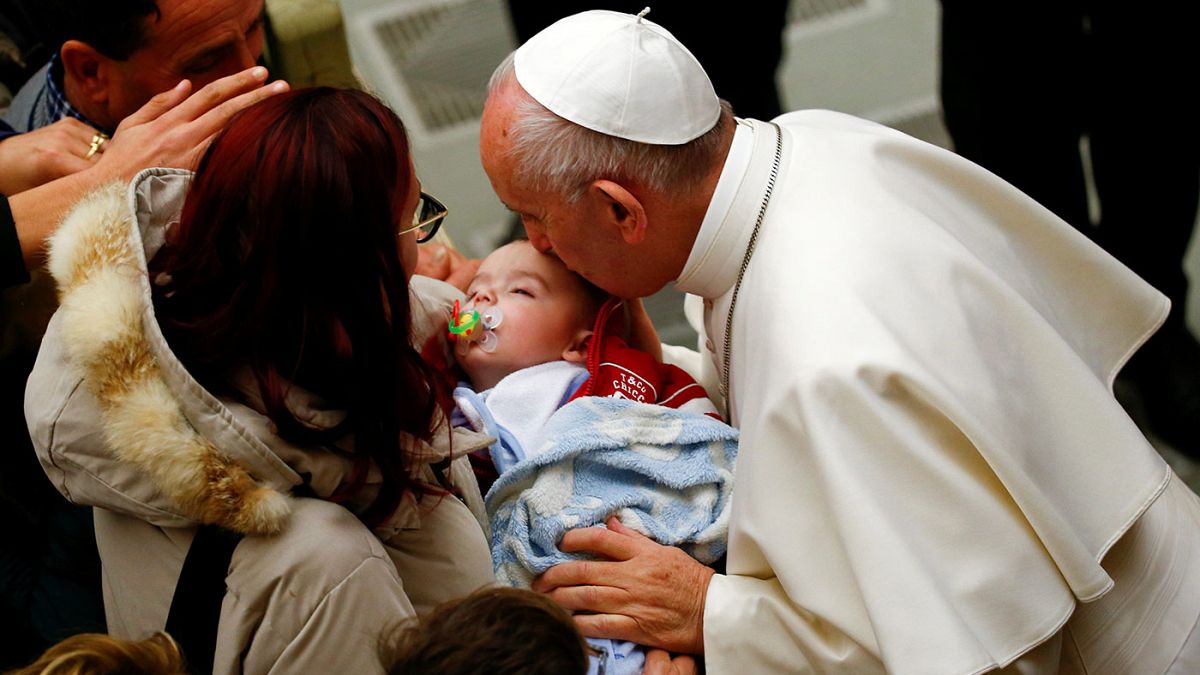 Papst empfängt Überlebende der Erdbeben in Mittelitalien